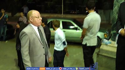 حلمي النمنم يصل عزاء الكاتب الصحفي حسين عبدالرازق (صور)