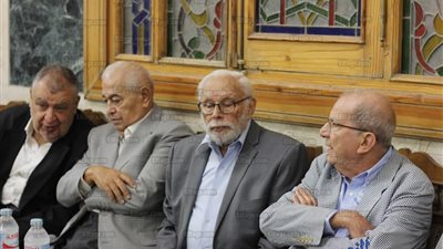 جورج إسحاق ورجب حميدة وليلى سويف بعزاء حسين عبدالرازق (صور)