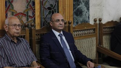 عمر مروان وضياء رشوان يشاركان بعزاء حسين عبدالرازق (صور)