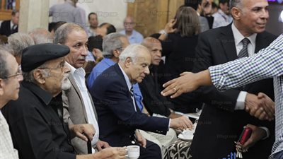 أحمد النجار ومدحت الزاهد يقدمان واجب العزاء في حسين عبد الرازق (صور)