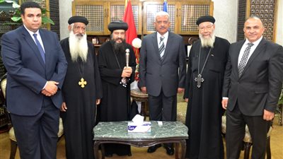 محافظ السويس يستقبل وفد الكنيسة (صور)