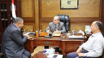 محافظ كفر الشيخ يناقش خطة إنشاء المدارس الجديدة مع الأبنية التعليمية