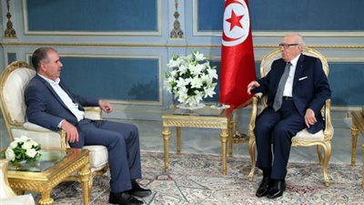 السبسي يلتقي الطبوبي قبيل ندوة قسم الدواوين والمنشآت العمومية‎