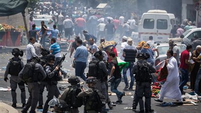 إصابة عدد من الفلسطنيين خلال مظاهرات ضد وقف تمويل 