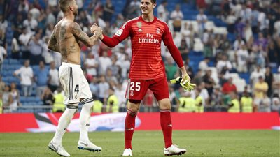 كورتوا: ريال مدريد أعلى من تشيلسي.. وراموس أفضل قلب دفاع في العالم