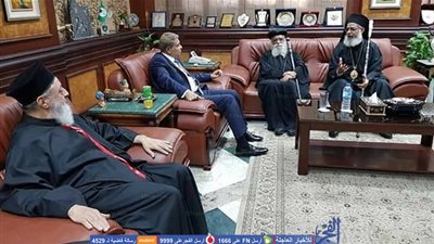 مطران المنيا للأقباط الكاثوليك يهنئ المحافظ الجديد