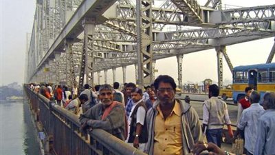 ارتفاع حصيلة ضحايا انهيار جزئي لجسر بالهند إلى 25 مصابًا