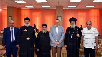 محافظ الشرقية يستقبل الأنبا مقار أسقف فاقوس والعاشر من رمضان والوفد الكنسي المرافق له