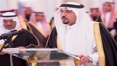 عاجل.. أخبار السعودية اليوم | الدكتور فيصل بن سعود يكرم عددًا من منسوبي شرطة القصيم