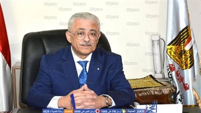 مُدرس بورسعيدي يستغيث بوزير التعليم بعد الخصم من راتبه