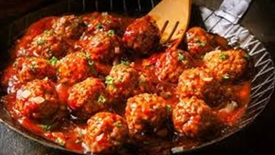 صينية الكفتة بالطماطم.. طريقة التحضير