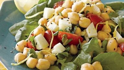 مكونات سلطة الحمص اليونانية 