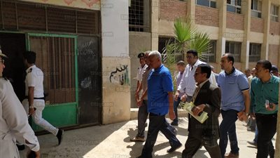 محافظ السويس يتابع الاستعدادات للعام الدراسي الجديد بالمدارس (صور)