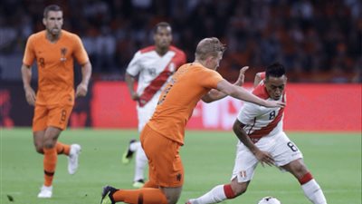 ديباي يقود هولندا للفوز على بيرو وديا وشنايدر يودع الطواحين