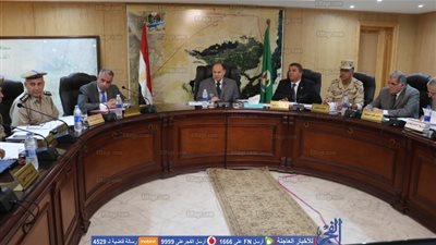 في أول اجتماع له.. محافظ الفيوم يؤكد على العمل الجاد والحرص على المال العام وخدمة المواطنين (صور)
