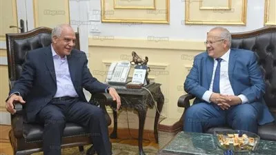 مشاورات بين رئيس جامعة القاهرة ومحافظ الجيزة لتطوير محور المنصورية (صور)