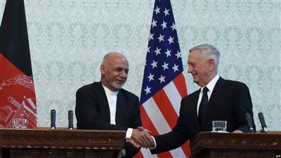 الرئيس الأفغاني وماتيس يناقشان عملية السلام ومكافحة الإرهاب