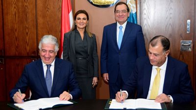 بقيمة 2 مليار دولار.. مصر توقع اتفاقية مع المؤسسة الإسلامية لتمويل منتجات بترولية