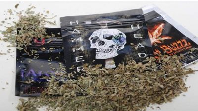 التحفظ على عاطلين بحوزتهما نصف كيلو 