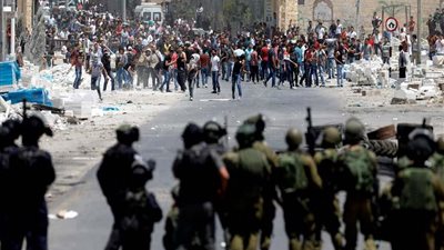 الاحتلال يعتقل 4 فلسطينيين حاولوا اجتياز السياج الأمني الفاصل