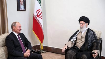 خامنئي: أوروبا تتبع أمريكا عملياً بشأن الاتفاق النووي