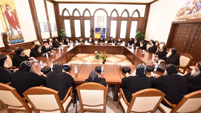 البابا تواضروس يجتمع بلجنتي الرهبنة والسكرتارية بالمجمع المقدس