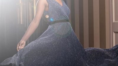 بالصور.. نسقي حزام الخصر مع الفستان كالنجمات