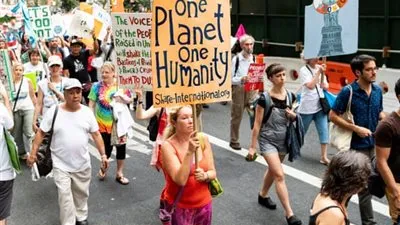 مسيرات حاشدة فى أمريكا وأوروبا قبيل قمة تغير المناخ