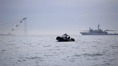 الجيش اليمني يحبط مخططًا أعده الحوثيين لاستهداف الملاحة الدولية بزورق مفخخ