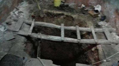 مصرع شخصين انهار عليهما بئر صرف صحي بسوهاج