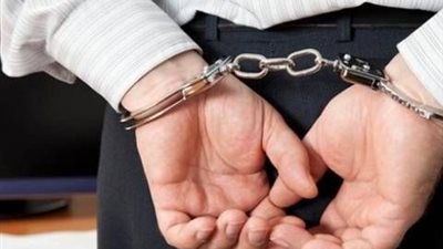 ضبط شخص يتاجر بالنقد الأجنبي خارج السوق المصرفية 