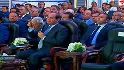 محافظ القاهرة لـ السيسي: 'تعليماتك اتنفذت يا فندم'.. والرئيس يحرجه