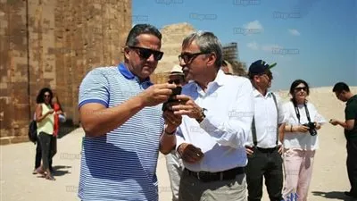 سفير البرازيل يستعرض مع وزير الآثار فيديو عن حريق متحفها القومي (صور) 