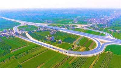 الطريق الدائري الإقليمي من بينها.. تعرف على مشروعات الطرق والكباري التي افتتحها 