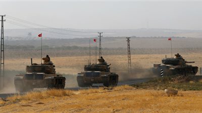 بعد فشل القمة الثلاثية.. تعزيزات عسكرية تركية على حدود إدلب السورية
