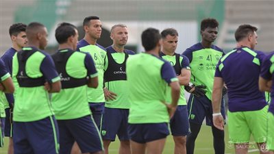 الأهلي السعودي يوقع مع عطا الله موسمين