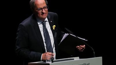 زعيم كتالونيا يدعو لاستفتاء جديد لدى استعداد الانفصاليين لمظاهرات حاشدة