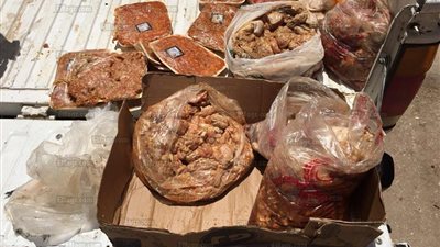 تموين الفيوم يضبط  40 كيلو لحوم ودواجن فاسدة بأحد المطاعم الشهيرة (صور)