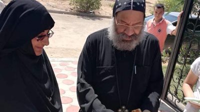الأنبا رافائيل يفتتح بيت خلوة للبنات (صور)