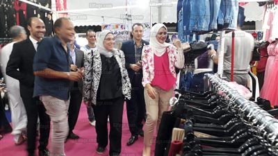 نائب محافظ القليوبية ورئيس مدينة بنها يتفقدان معرض مستلزمات المدارس والجامعات ببنها (صور)