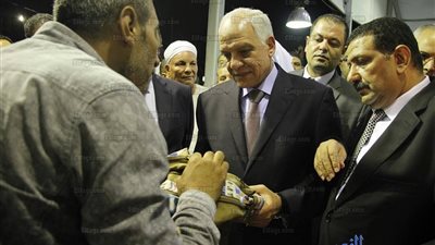  محافظ الجيزة يفتتح معرض 