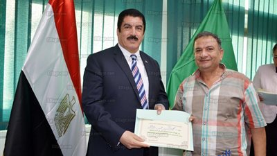 محافظ القليوبية يكرم 30 مزارعا في عيد الفلاح (صور)