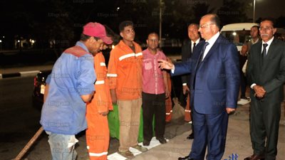 محافظ القاهرة: لن أسمح بوجود أعمدة إنارة مضاءة نهارا في الشوارع