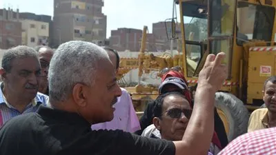 محافظ السويس يتابع أعمال صيانة وترميم الطرق المحيطة بالمدارس