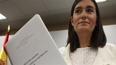 استقالة وزيرة الصحة الإسبانية بعد كشف تلاعبها بشهادة جامعية