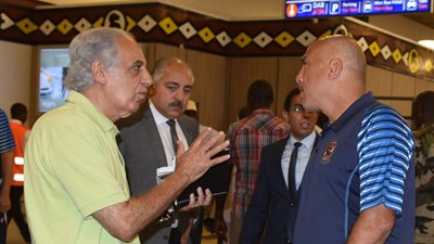 رئيس بعثة الأهلي يجتمع مع يوسف وعدلي فور الوصول لغينيا