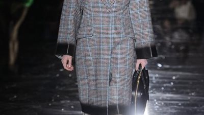 صيحات أساسية لإطلالة جذابة في الخريف (صور)