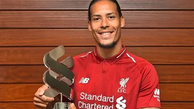 فان دايك يتوج بجائزة الأفضل في ليفربول عن شهر أغسطس