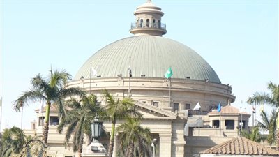 جامعة القاهرة توافق على استقالة عميدة كلية الإعلام 