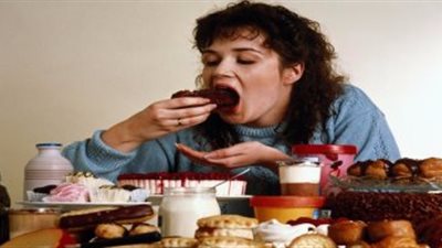 لقطات صادمة لامرأة عثرت على فأر في الحساء! (فيديو)